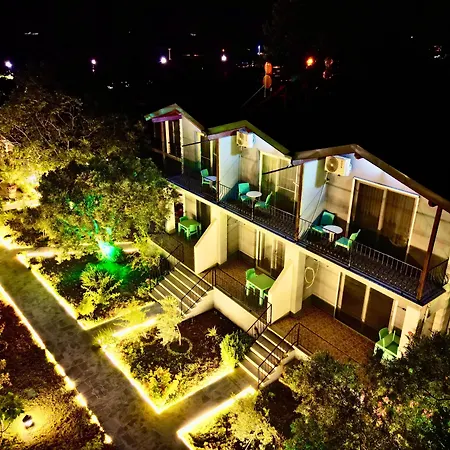 Adasu Hotel *