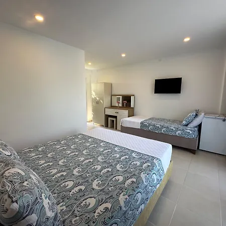 Adasu Hotel *